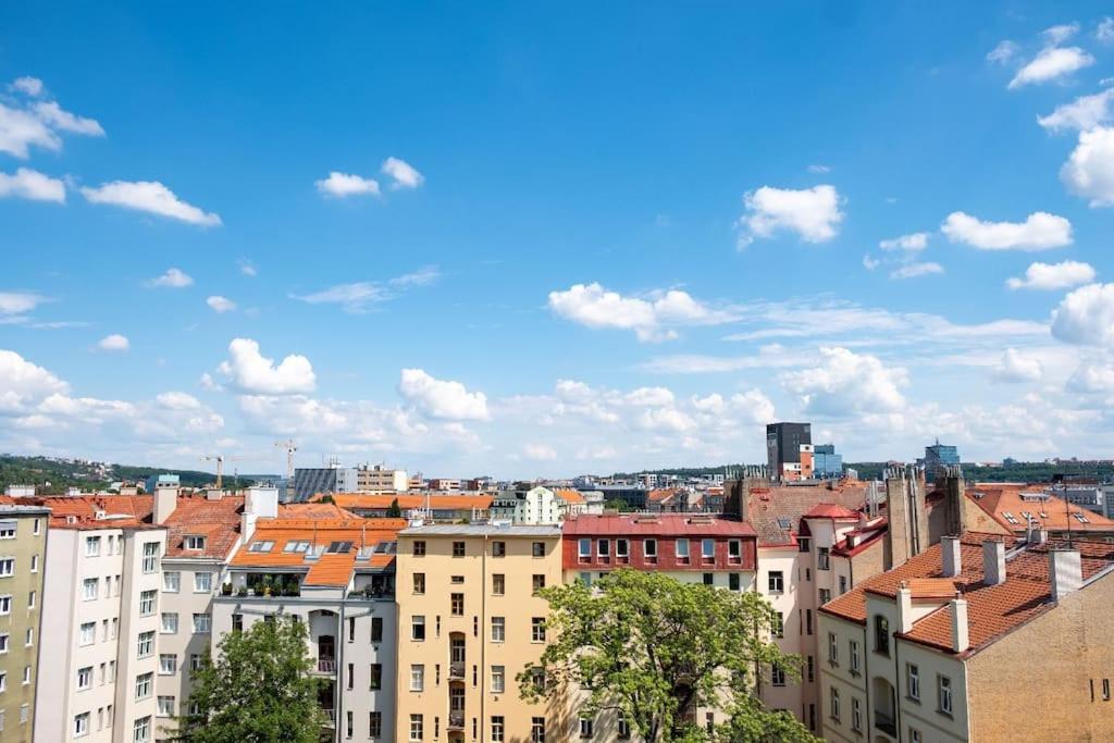 1 Bedroom Apartment With Terrace And Free Parking Near Metro Praga Exterior foto